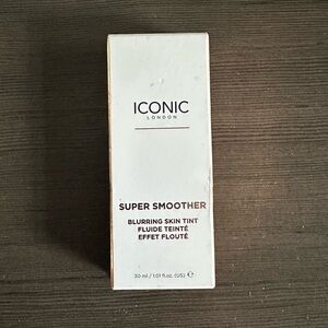 NIB Iconic London Super Smoother Blurring Skin Tint